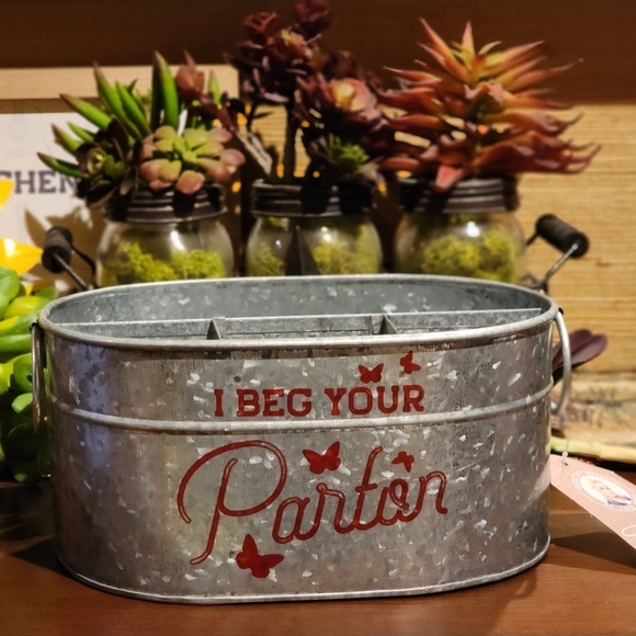 Dolly Parton Galvanized Metal Utensil Holder Red Accents 'I Beg Your Parton' - Picture 1 of 5